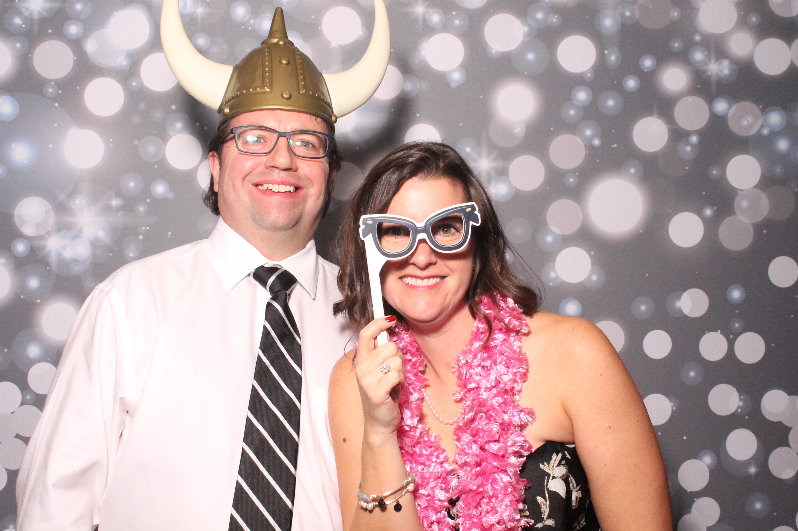 Todd & Sarah | View more photos from the event at gallery.photoboothcincy.com/u/PhotoBoothCincy/Todd-Sarah